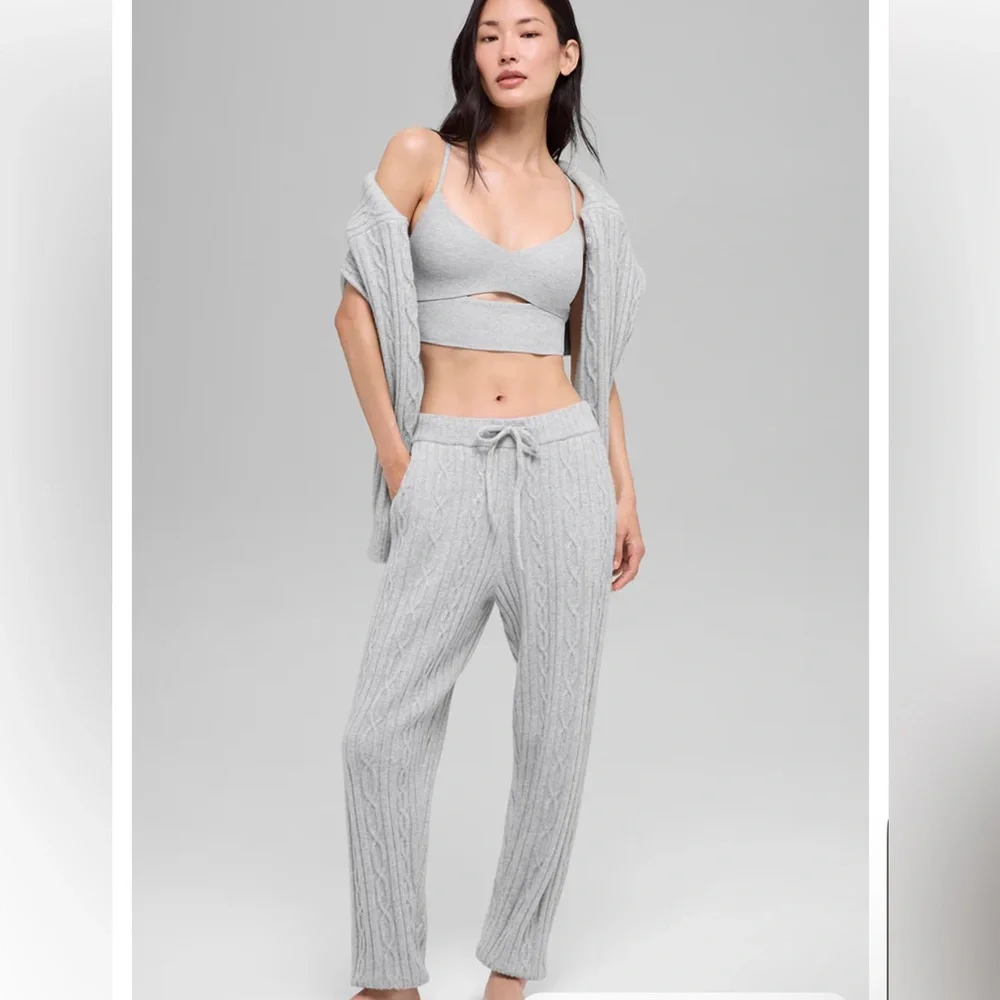 ALO Yoga Light Gray Cable Knit Jogger Pants- Reposh, too big 🥲